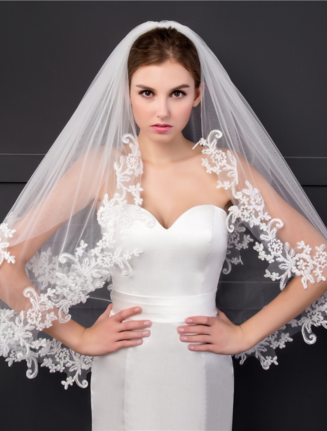 Two-tier Lace Applique Edge Wedding Veil Fingertip Veils with Appliques