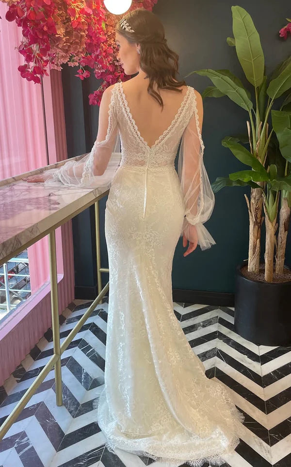 A Line Scalloped Tulle Sweep Train Wedding Dress with Appliques