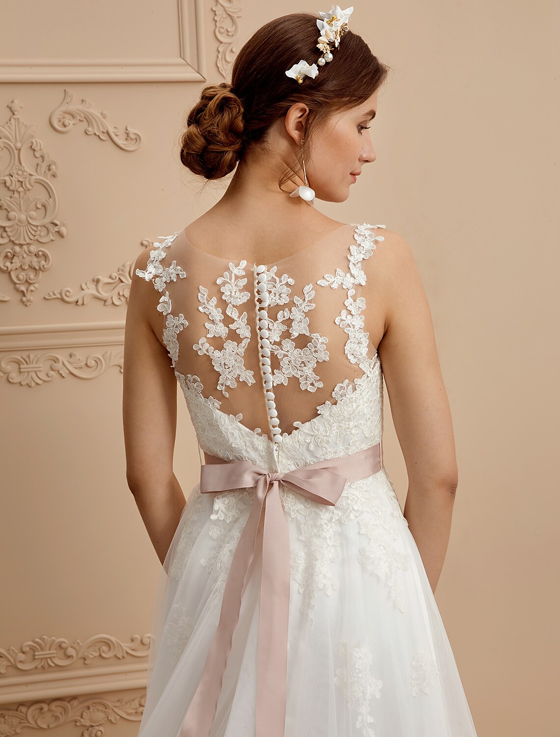 Hall Wedding Dresses A-Line Jewel Neck Sleeveless Court Train Tulle Bridal Gowns With Sashes / Ribbons Appliques