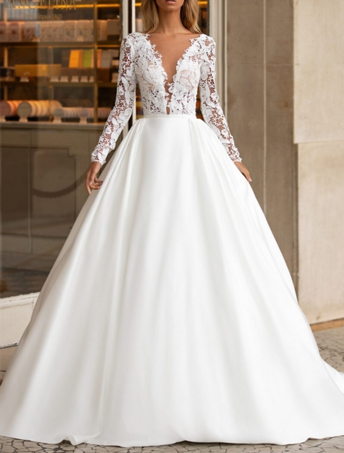 Engagement Formal Fall Wedding Dresses Ball Gown V Neck Long Sleeve Sweep / Brush Train Satin Bridal Gowns With Lace Insert Appliques Summer Wedding Party, Women‘s Clothing