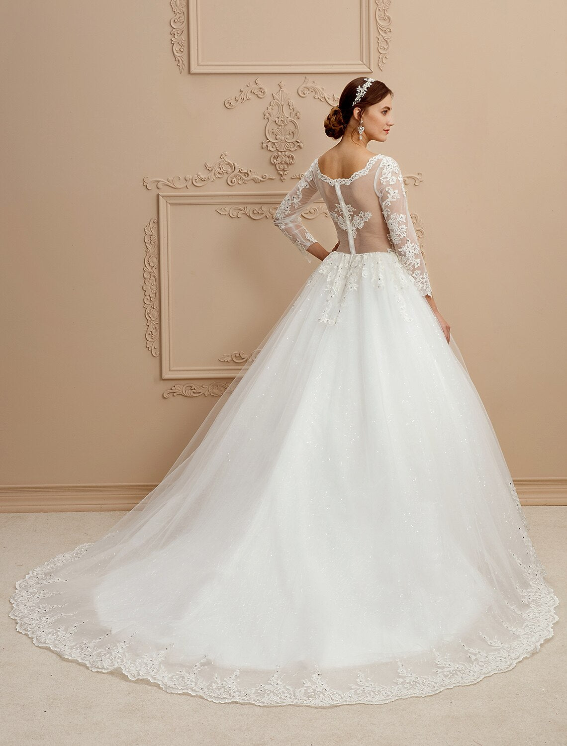 Ball Gown Wedding Dresses V Neck Chapel Train Tulle Beaded Lace Long Sleeve Beautiful Back with Beading Appliques