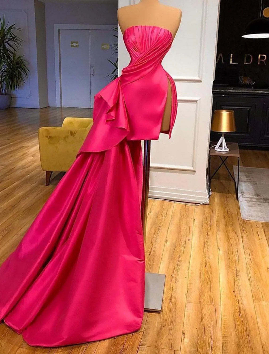 DingjiSheath / Column Cocktail Dresses Sexy Dress Summer Short / Mini Sleeveless Strapless Barbiecore Satin with Ruched