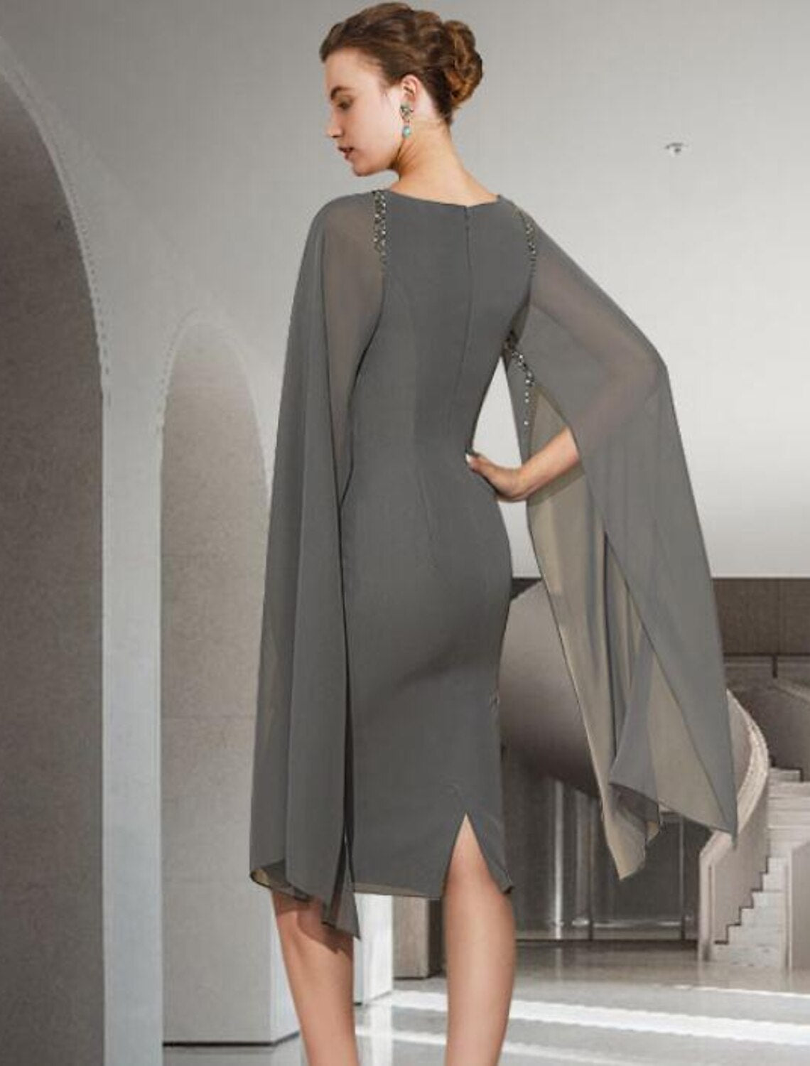 Sheath / Column Mother of the Bride Dress Elegant Jewel Neck Knee Length Chiffon Long Sleeve with Beading