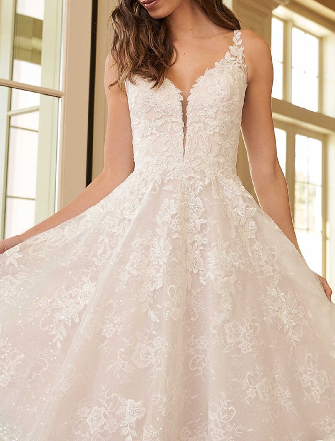 Bridal Shower Open Back Little White Dresses Wedding Dresses A-Line Sweetheart Camisole Spaghetti Strap Knee Length Lace Bridal Gowns With Appliques Solid Color