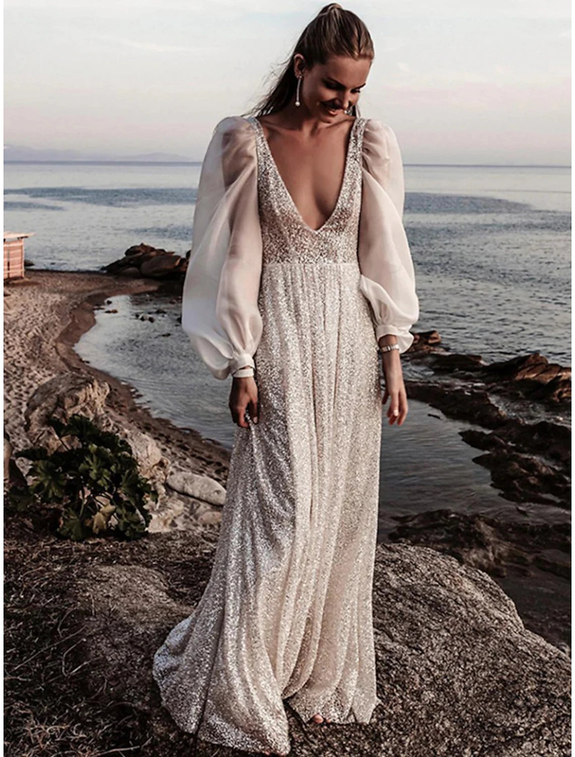 Beach Open Back Boho Wedding Dresses A-Line V Neck Long Sleeve Sweep / Brush Train Sequined Bridal Gowns With Pleats 2023 Summer Wedding Party