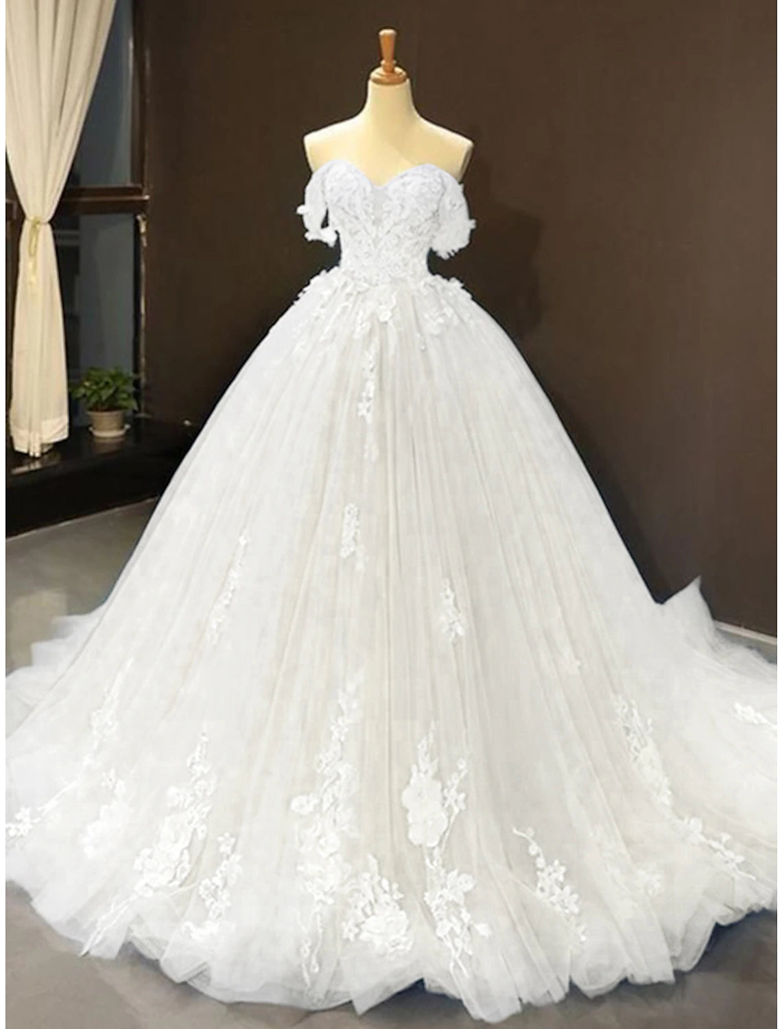 Ball Gown Prom Dresses Floral Wedding Dress Court Train Short Sleeve Sweetheart Lace with Pleats Appliques