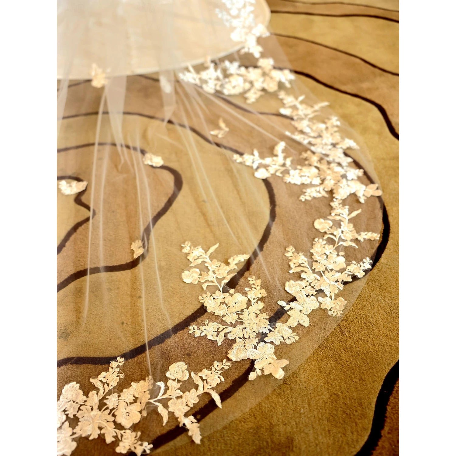 One-tier Stylish Wedding Veil Chapel Veils / Cathedral Veils with Embroidery
