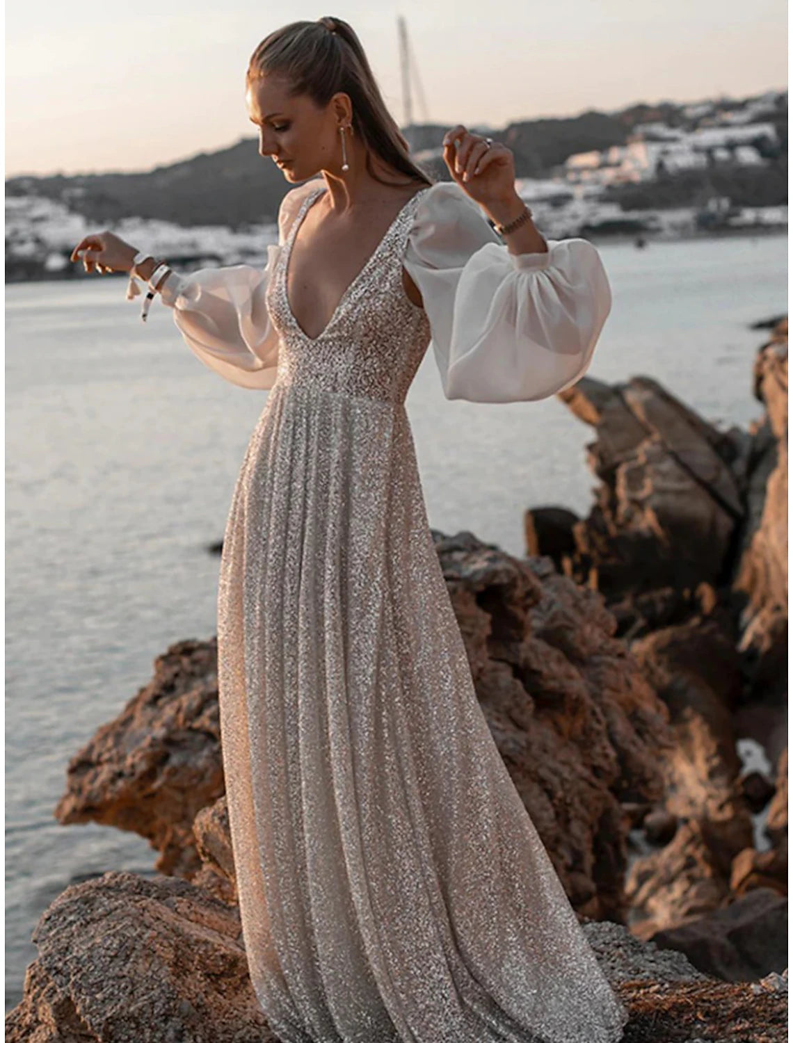 Beach Open Back Boho Wedding Dresses A-Line V Neck Long Sleeve Sweep / Brush Train Sequined Bridal Gowns With Pleats 2023 Summer Wedding Party
