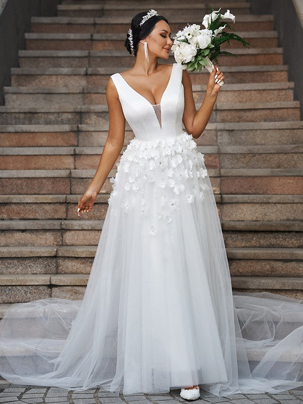 A-Line/Princess Tulle Applique V-neck Sleeveless Sweep/Brush Train Wedding Dresses