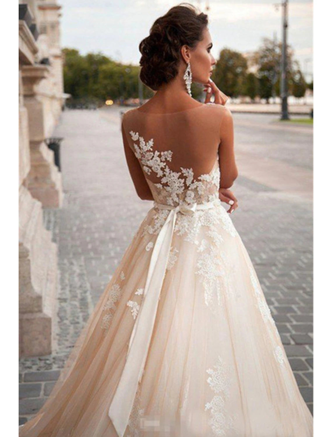 Engagement Open Back Formal Wedding Dresses Ball Gown Illusion Neck Sleeveless Court Train Satin Bridal Gowns With Appliques Summer Wedding Party