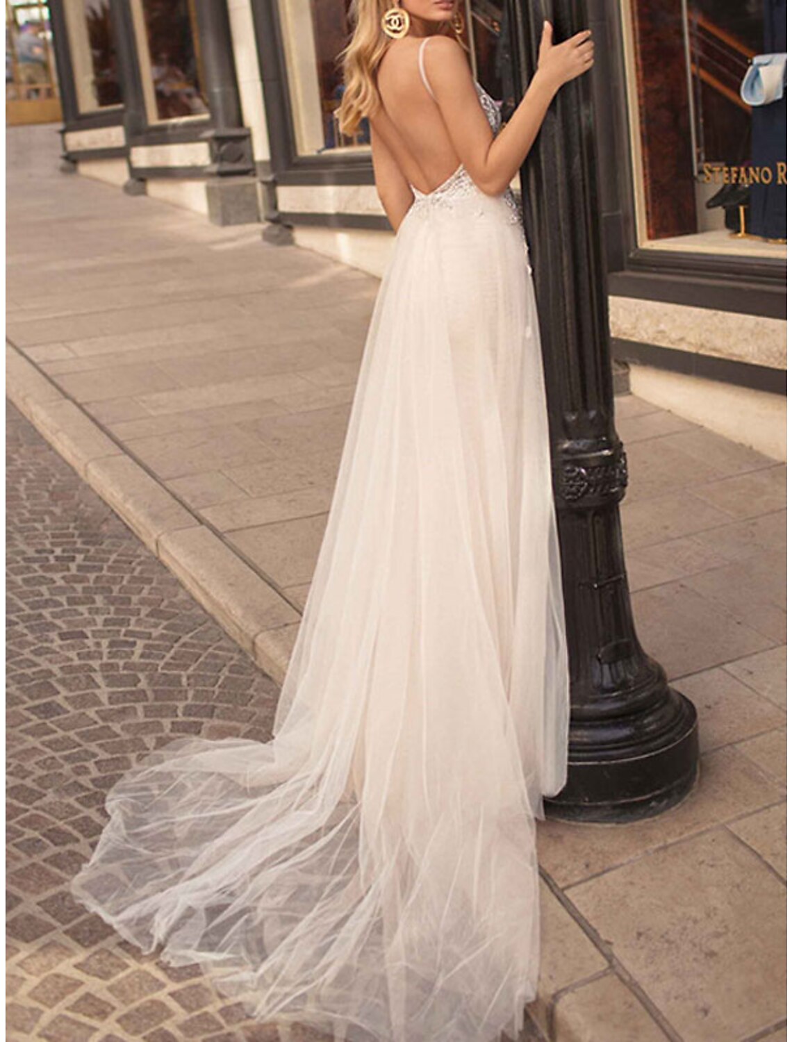 Beach Sexy Wedding Dresses A-Line Camisole V Neck Spaghetti Strap Court Train Lace Bridal Gowns With Appliques