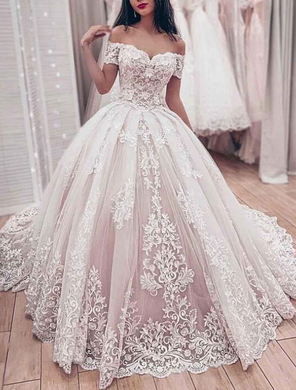 Engagement Formal Fall Wedding Dresses Ball Gown Off Shoulder Cap Sleeve Chapel Train Lace Bridal Gowns With Pleats Appliques Summer Wedding Party