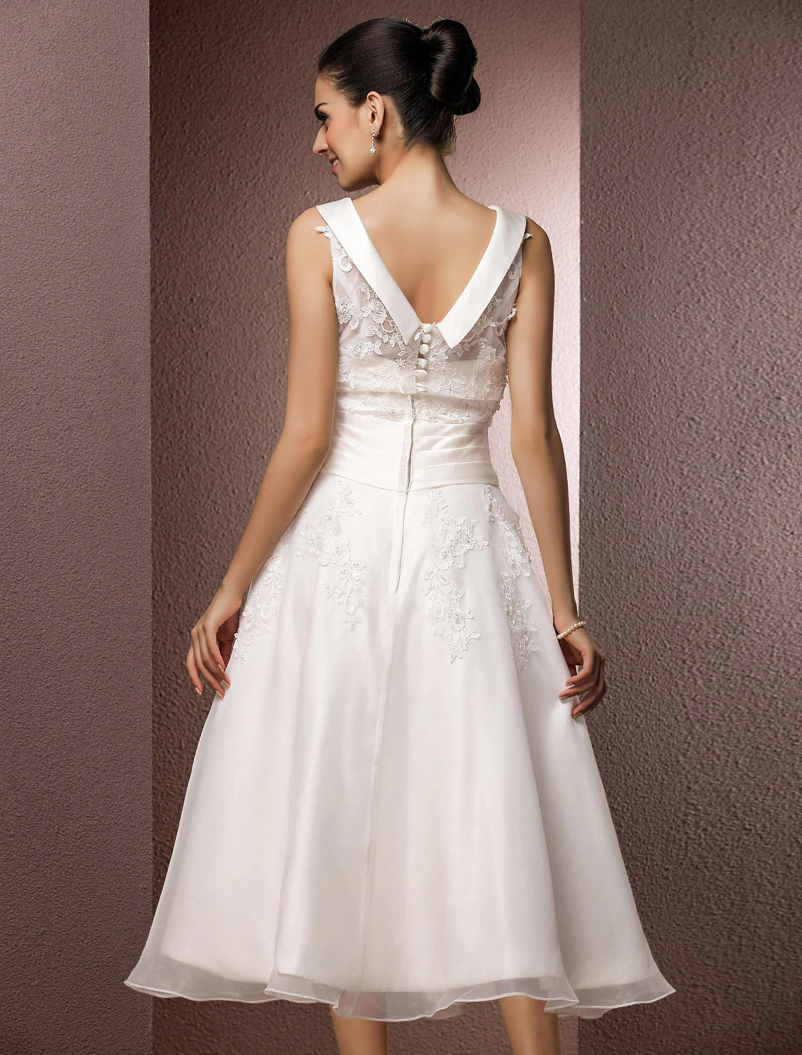 Hall Wedding Dresses A-Line Illusion Neck Sleeveless Tea Length Lace Bridal Gowns With Pearl Beading Summer Wedding Party
