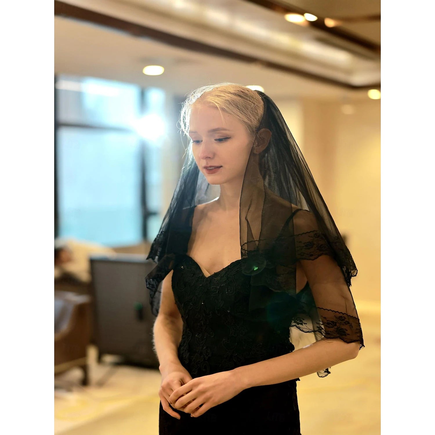 Two-tier Antique / Lace Applique Edge Wedding Veil Elbow Veils with Embroidery / Splicing