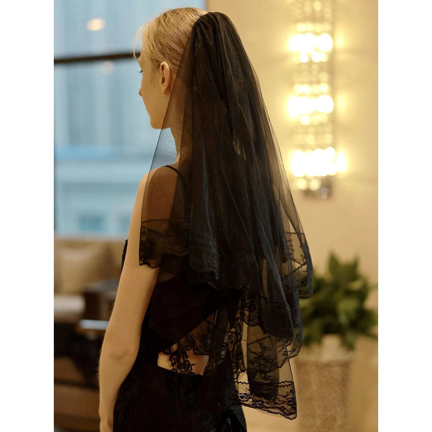 Two-tier Antique / Lace Applique Edge Wedding Veil Elbow Veils with Embroidery / Splicing