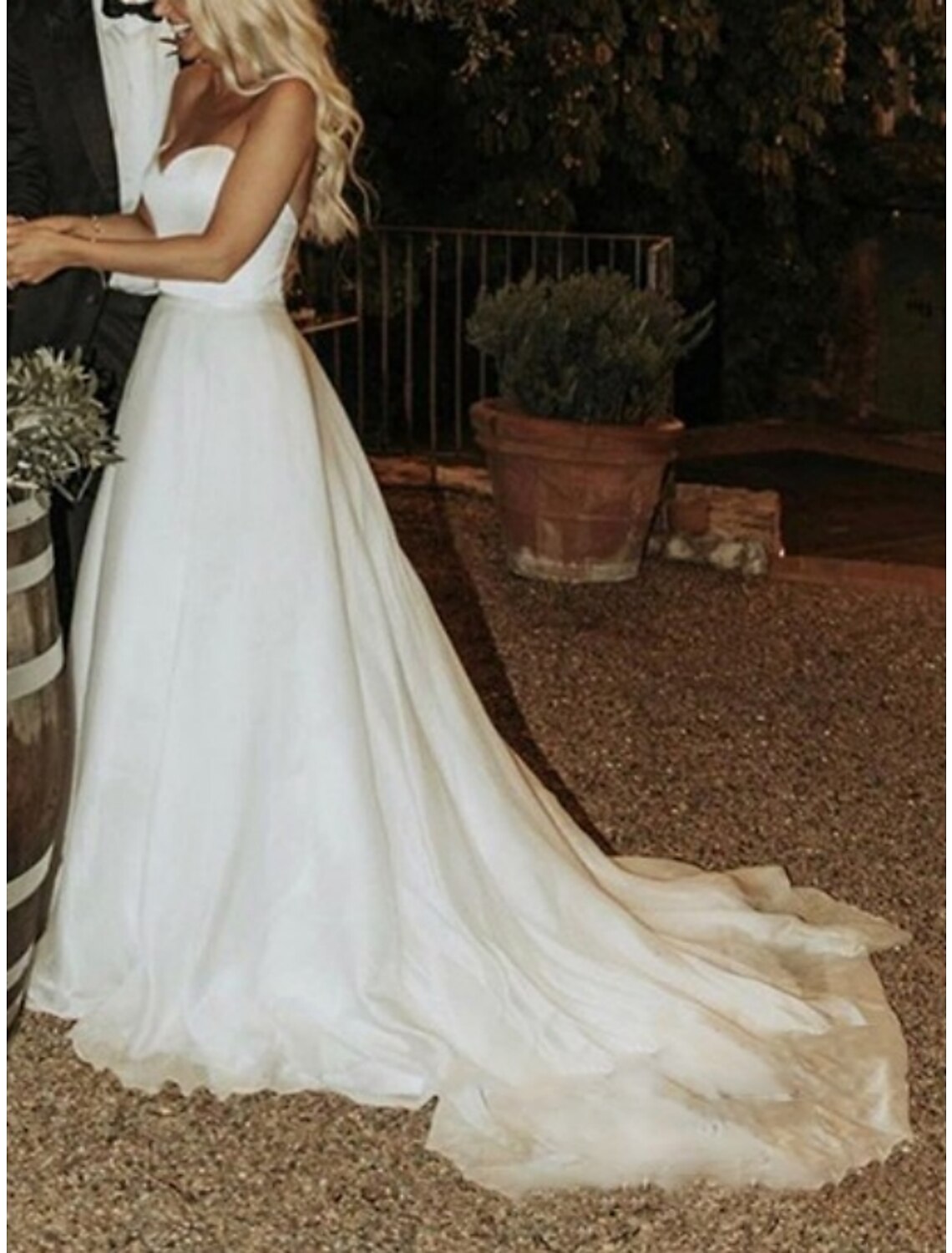 Beach Boho Wedding Dresses Sheath / Column Sweetheart Sleeveless Court Train Satin Bridal Gowns With Pleats
