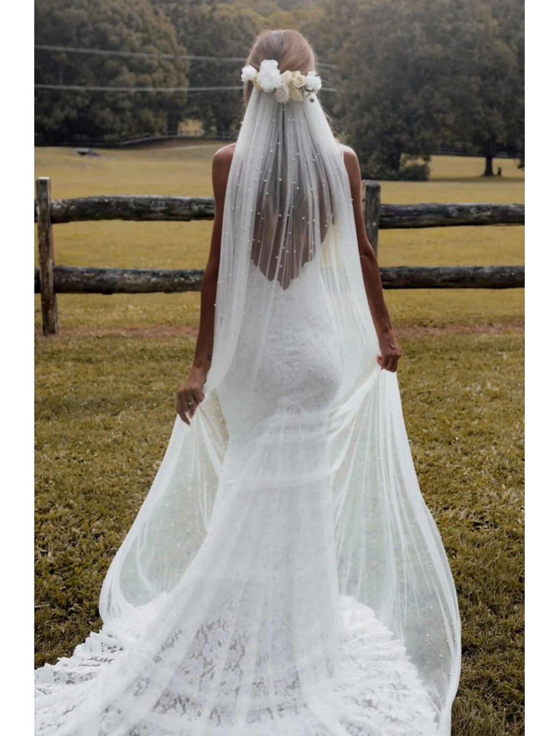 One-tier Vintage Style / Pearls Wedding Veil Cathedral Veils with Faux Pearl