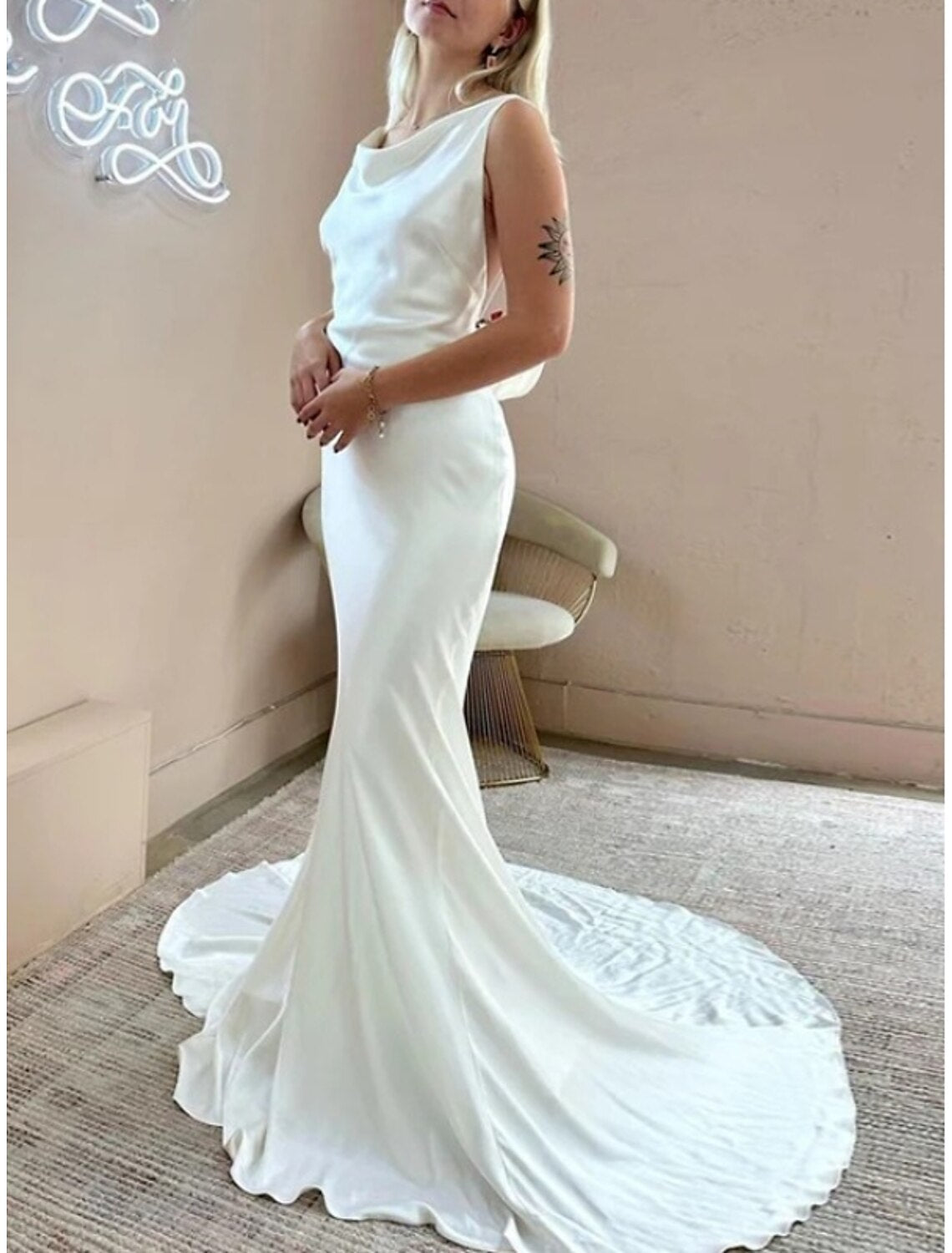 Engagement Casual Wedding Dresses Sheath / Column Scoop Neck Sleeveless Court Train Satin Bridal Gowns With Draping Solid Color