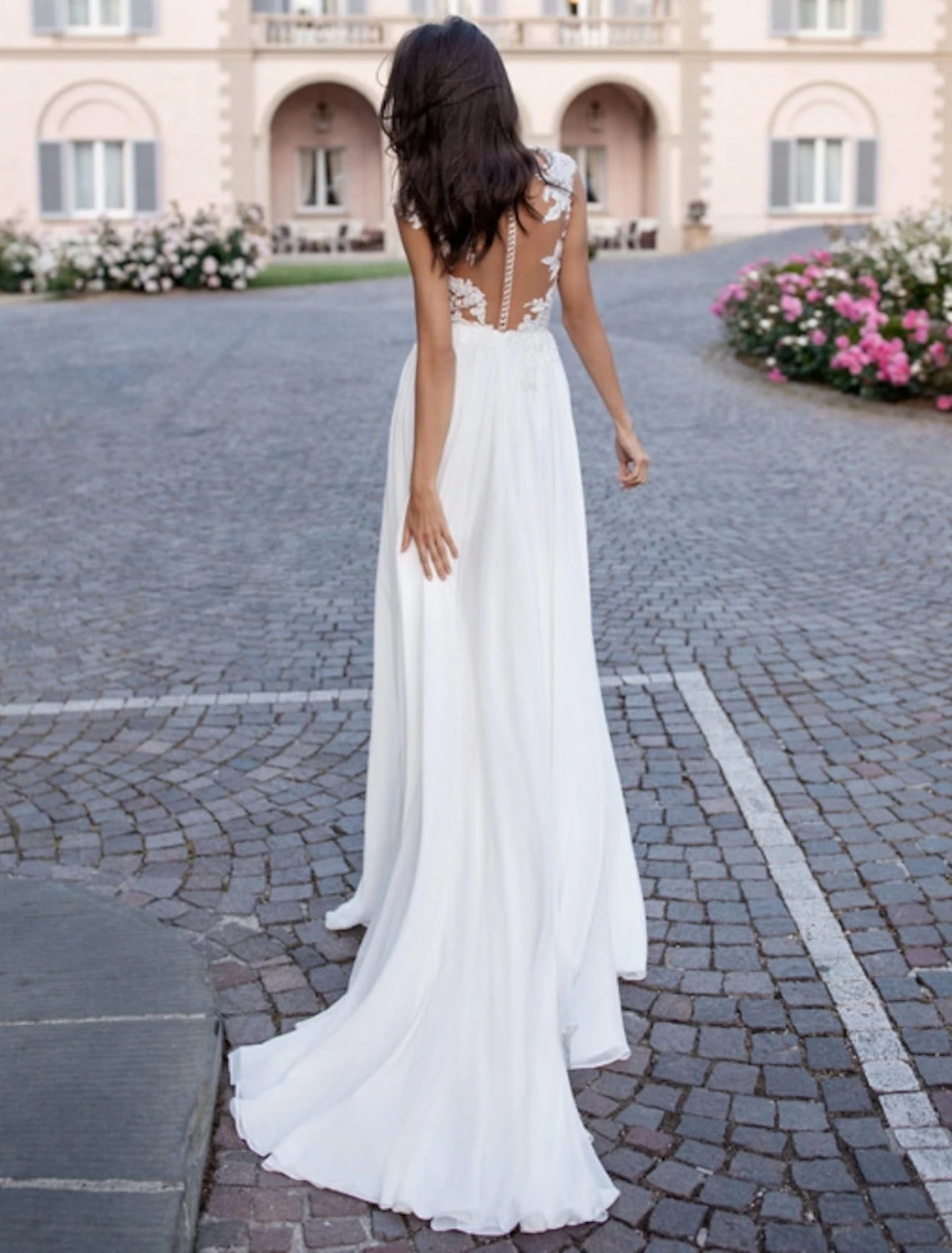 Beach Open Back Wedding Dresses A-Line Illusion Neck Cap Sleeve Sweep / Brush Train Chiffon Bridal Gowns With Appliques Split Front Summer Wedding Party