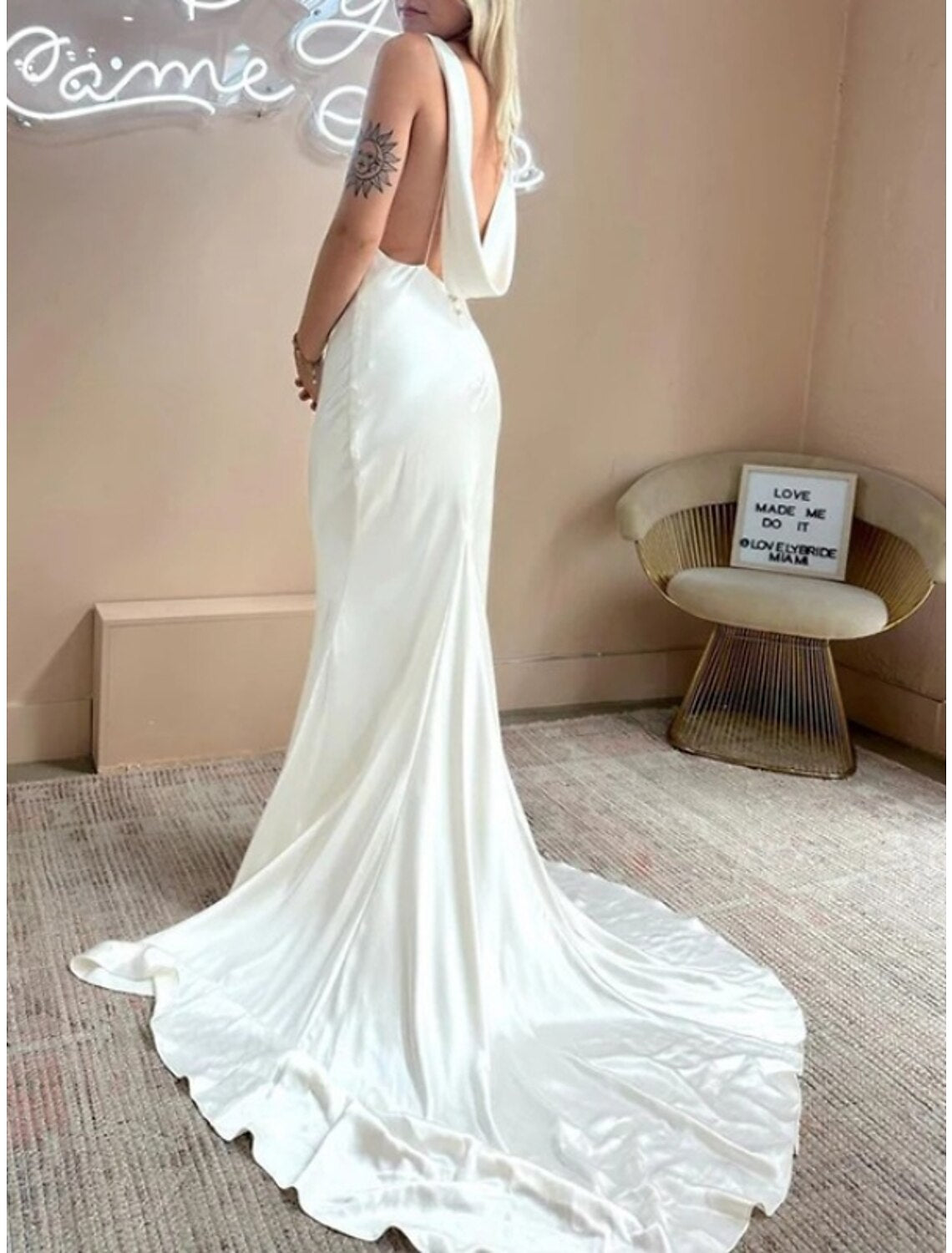 Engagement Casual Wedding Dresses Sheath / Column Scoop Neck Sleeveless Court Train Satin Bridal Gowns With Draping Solid Color