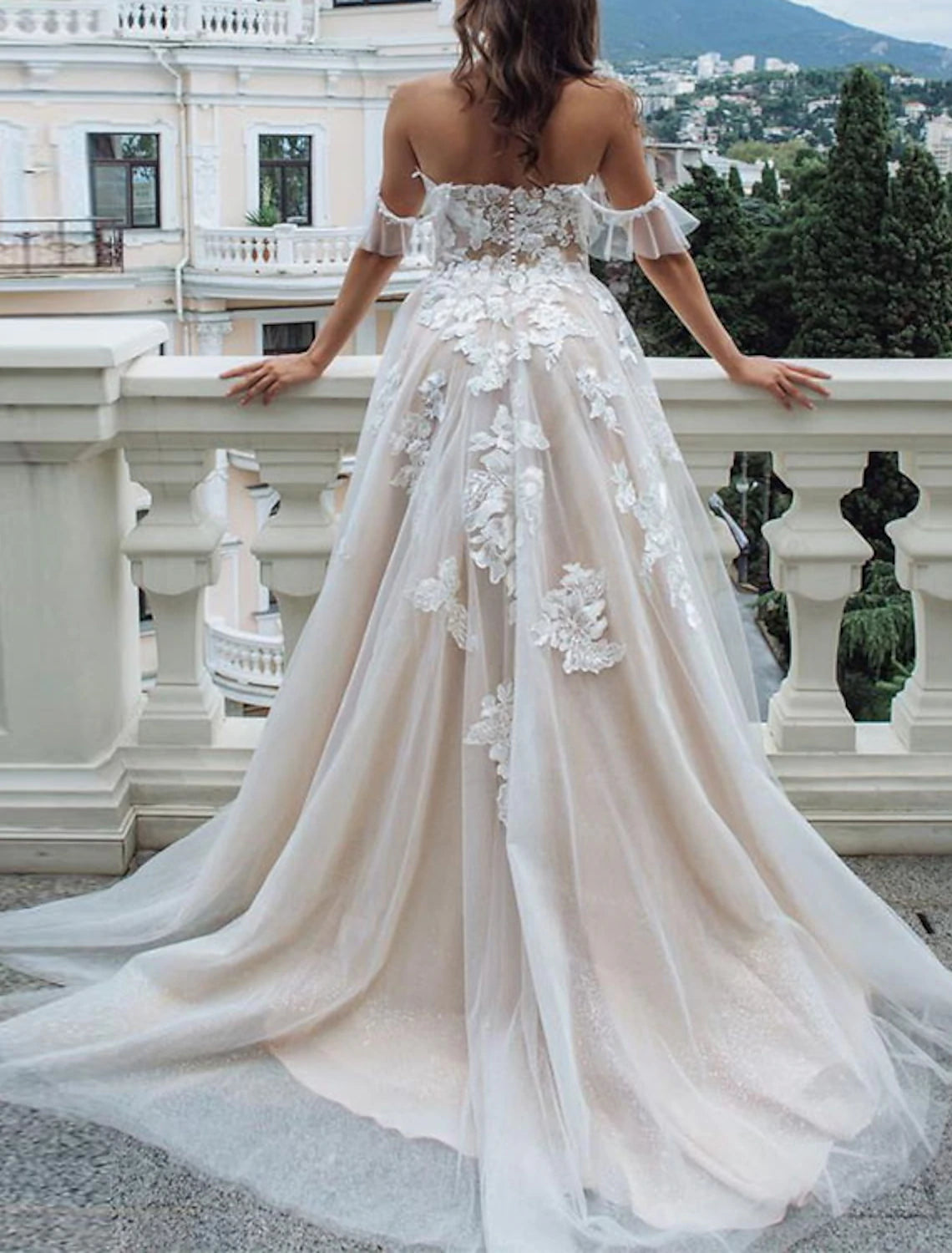 Beach Wedding Dresses A-Line Off Shoulder Cap Sleeve Court Train Lace Bridal Gowns With Appliques