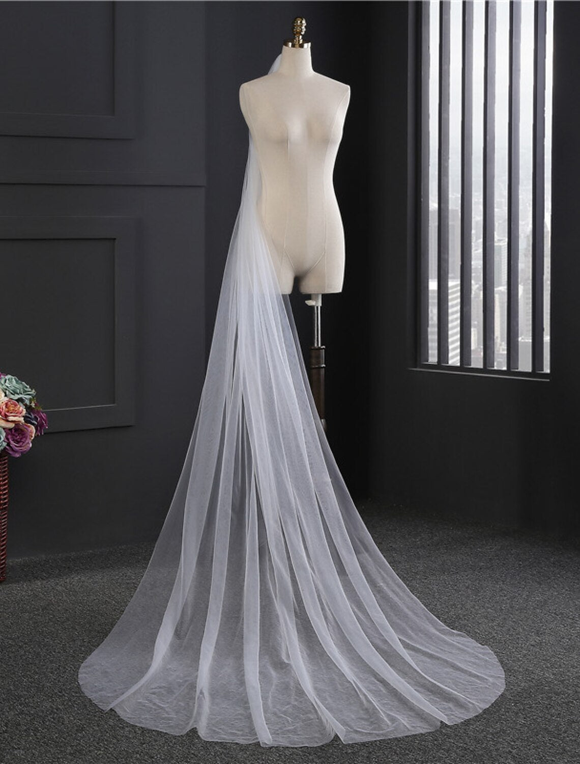 One-tier Cut Edge Wedding Veil Chapel Veils with Flower Comb Tulle / Angel cut / Waterfall