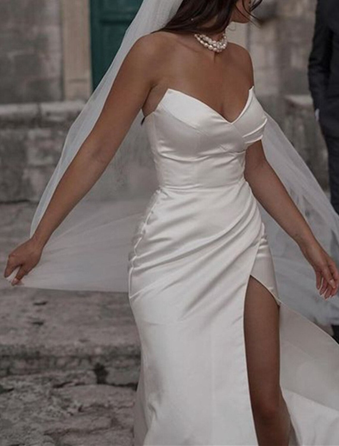 Hall Casual Wedding Dresses Sheath / Column Sweetheart Strapless Sweep / Brush Train Satin Bridal Gowns With Split Front