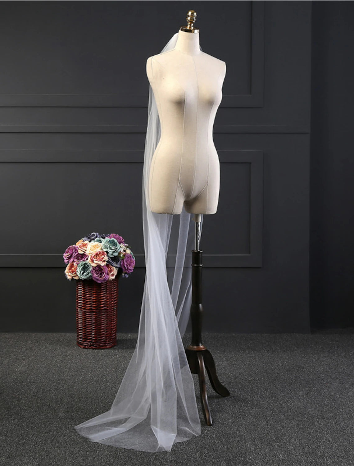 One-tier Simple Wedding Veil Chapel Veils with Solid Tulle