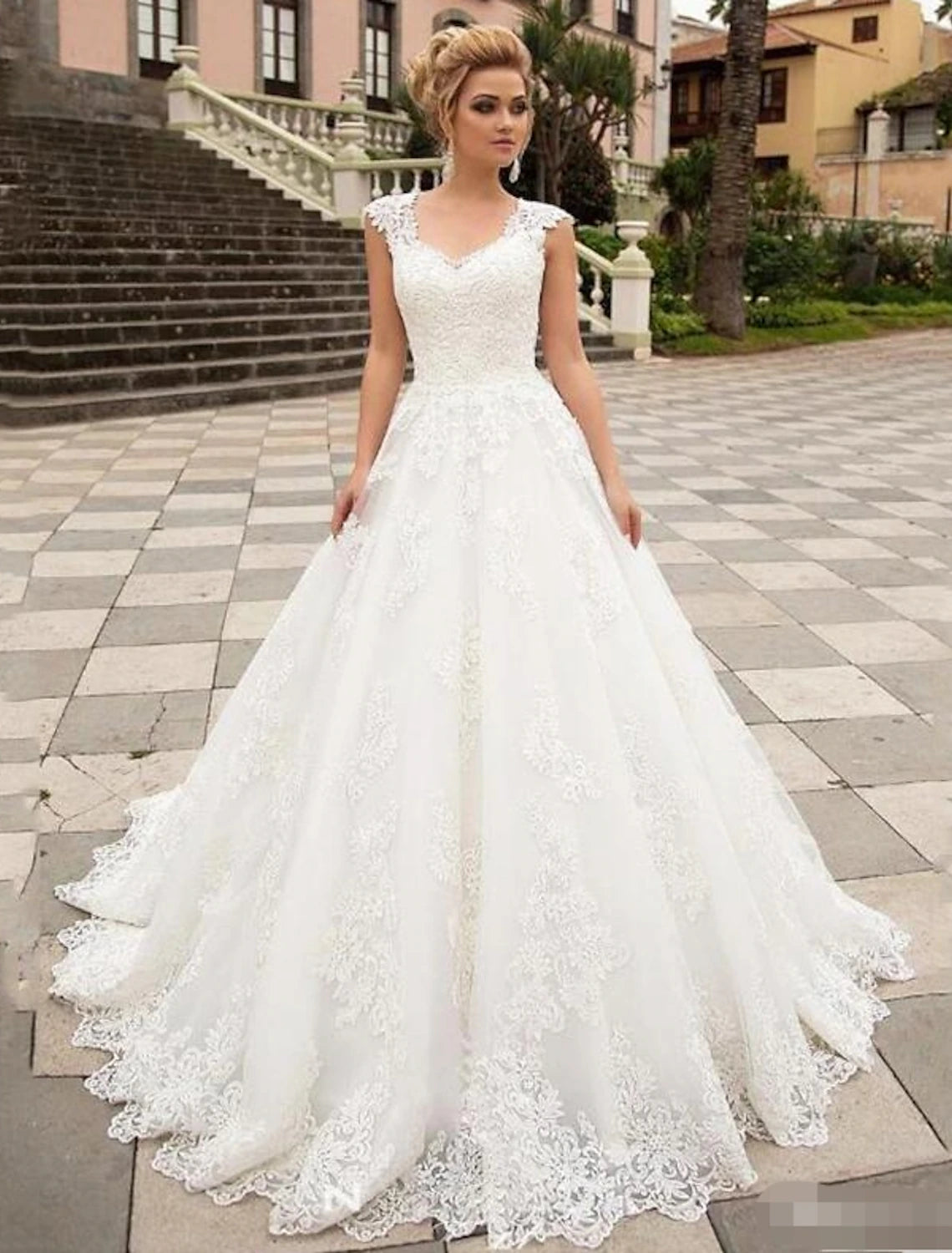 Engagement Open Back Formal Wedding Dresses Ball Gown Illusion Neck Cap Sleeve Sweep / Brush Train Lace Bridal Gowns With Appliques Summer Wedding Party