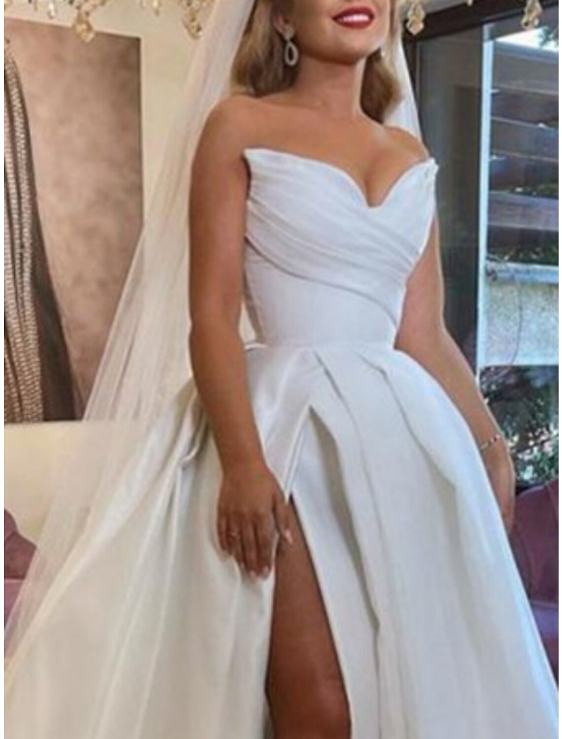 Formal Wedding Dresses Ball Gown Sweetheart Sleeveless Court Train Satin Bridal Gowns With Pleats Ruched