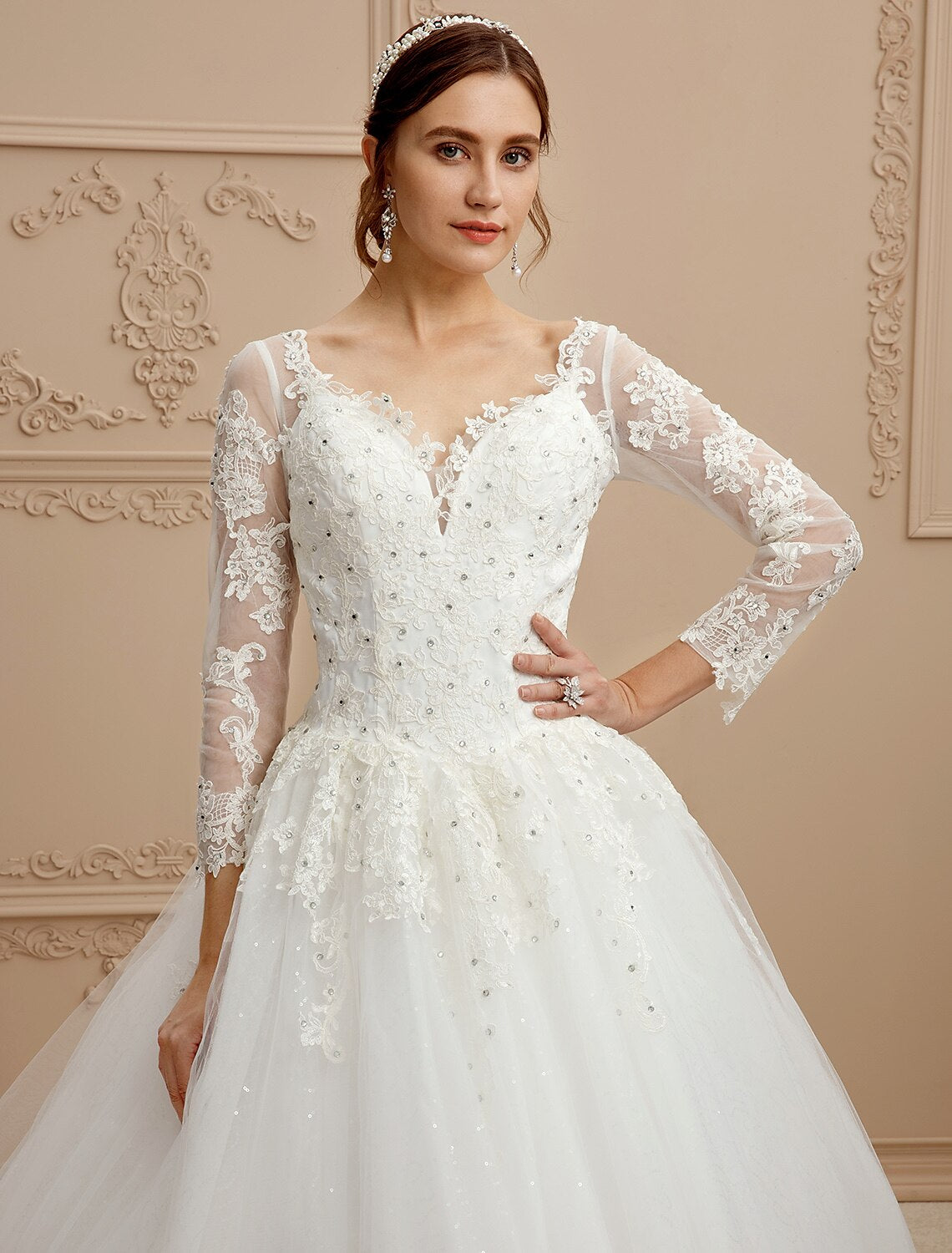Ball Gown Wedding Dresses V Neck Chapel Train Tulle Beaded Lace Long Sleeve Beautiful Back with Beading Appliques