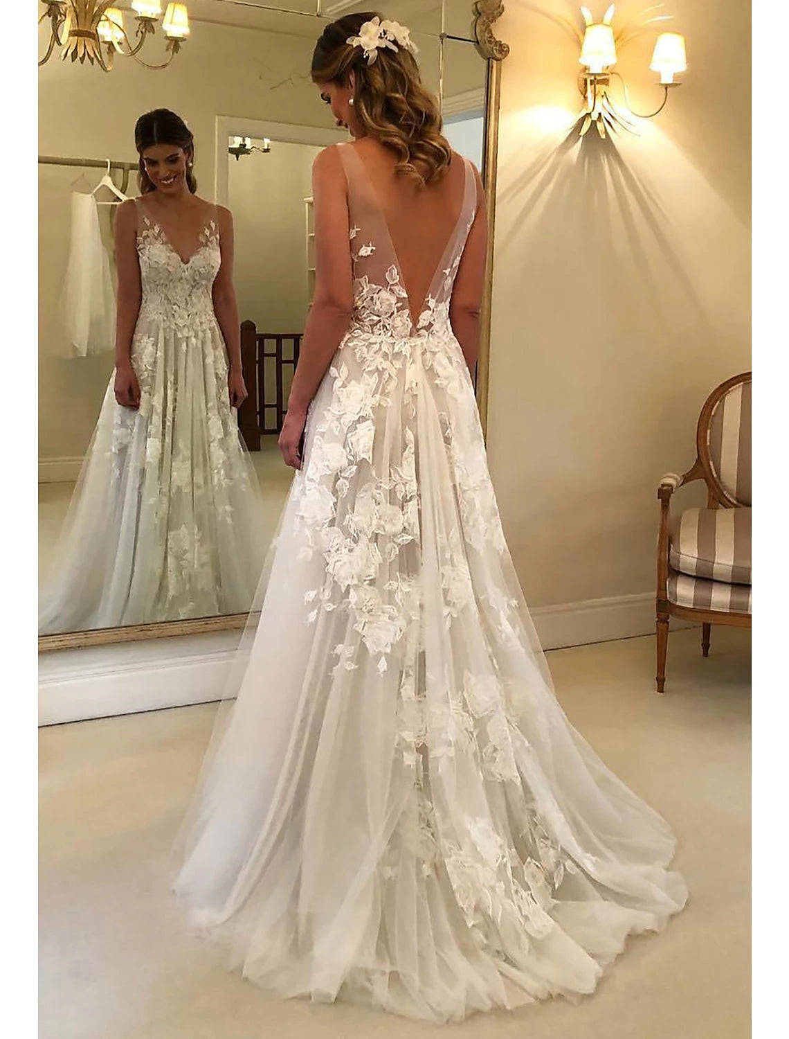 Beach Boho Wedding Dresses A-Line V Neck Sleeveless Sweep / Brush Train Lace Outdoor Bridal Gowns With Appliques Summer Fall Wedding Party