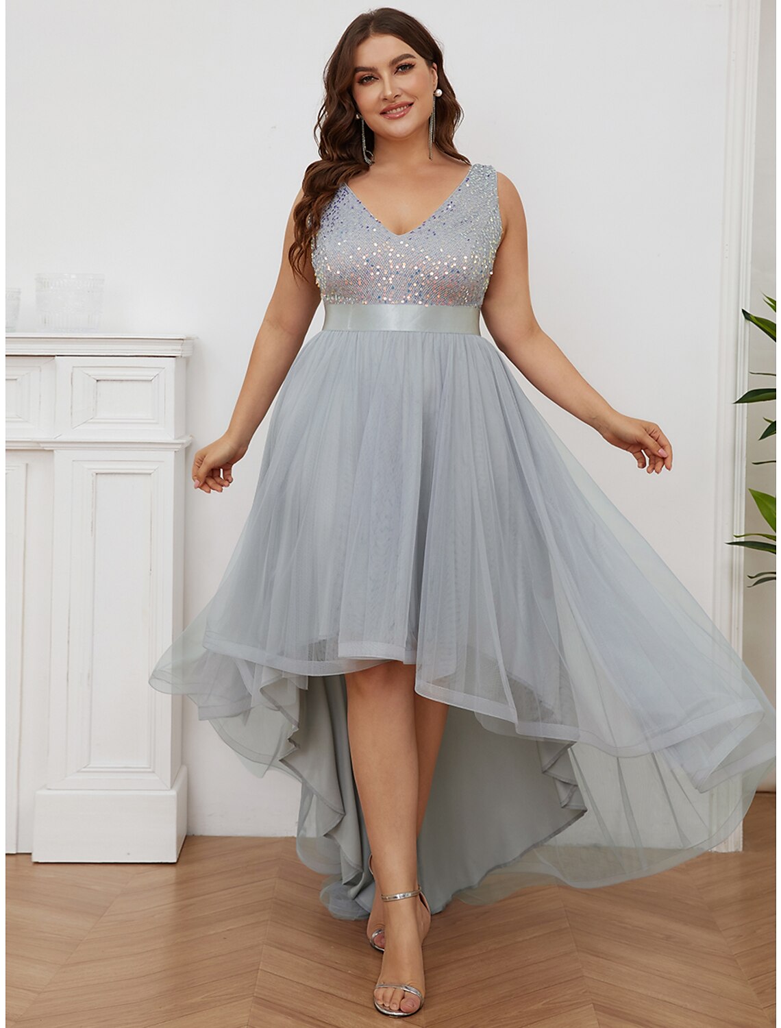 A-Line Bridesmaid Dress V Neck Sleeveless Elegant Asymmetrical Sequined with Sequin / Tier/ Sparkle & Shine