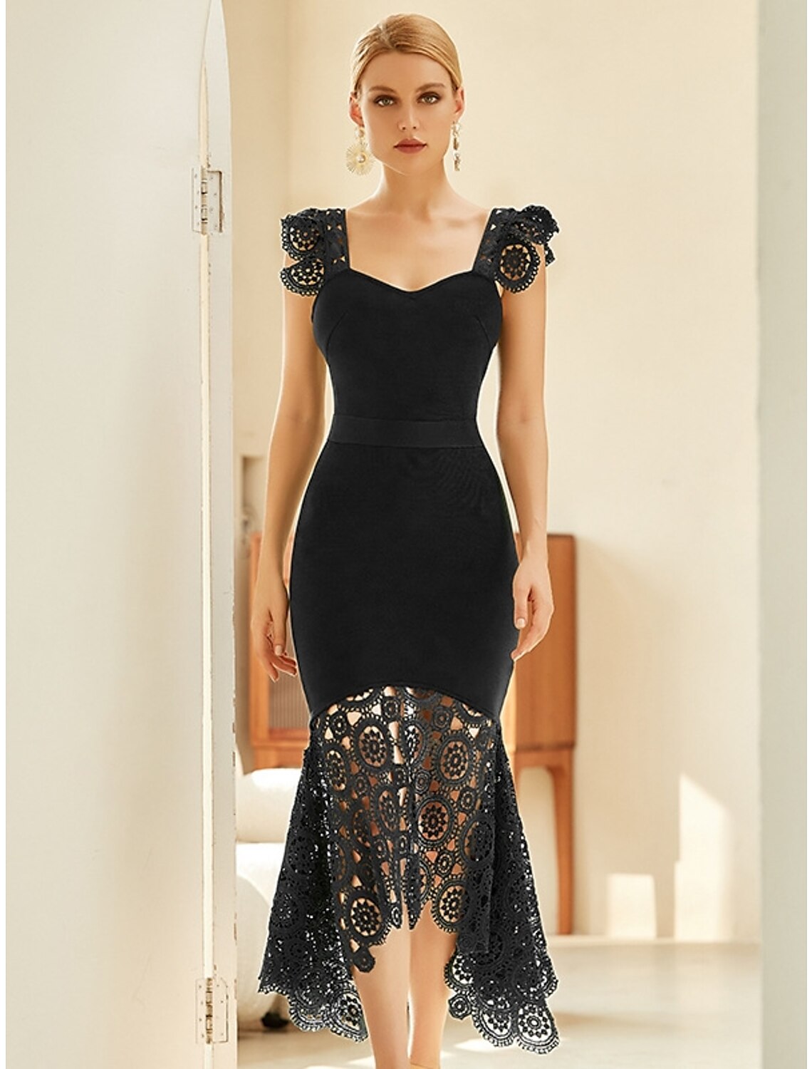 A-Line Wedding Guest Dresses Cut Out Dress Birthday Asymmetrical Sleeveless Square Neck Lace with Ruffles