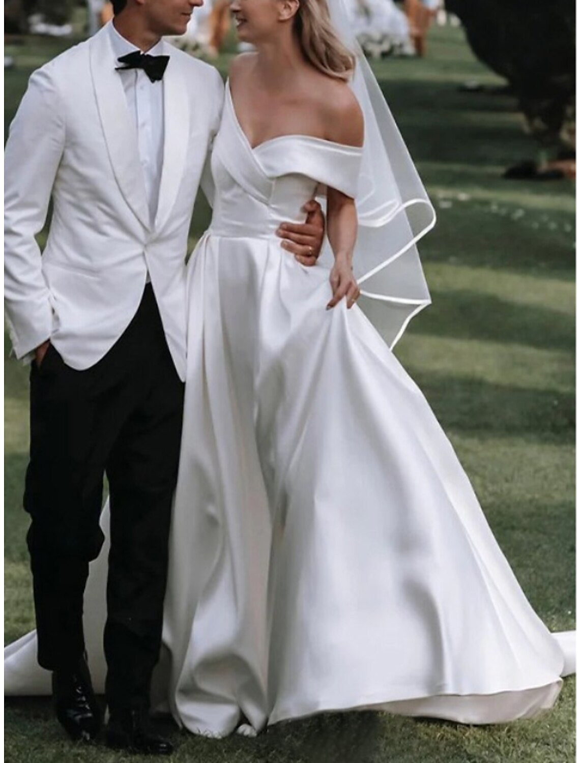 Casual Wedding Dresses Sheath / Column Off Shoulder Short Sleeve Court Train Satin Bridal Gowns With Pleats Solid Color