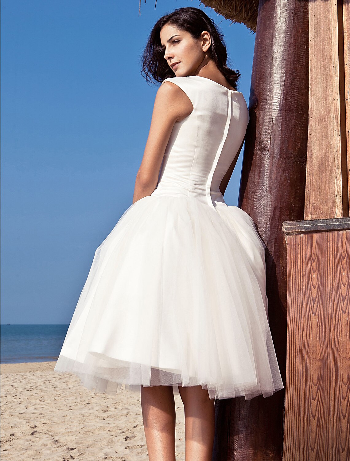 Beach Little White Dresses Wedding Dresses A-Line Scoop Neck Cap Sleeve Knee Length Satin Bridal Gowns With Draping 2023 Summer Wedding Party
