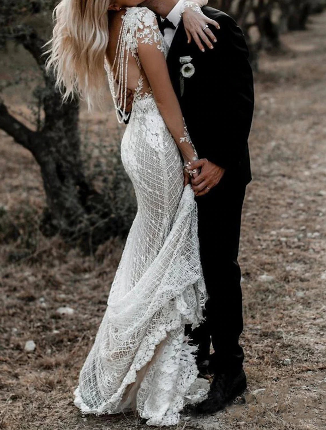 Beach Open Back Boho Wedding Dresses Sheath / Column V Neck Cap Sleeve Court Train Lace Bridal Gowns With Appliques Solid Color