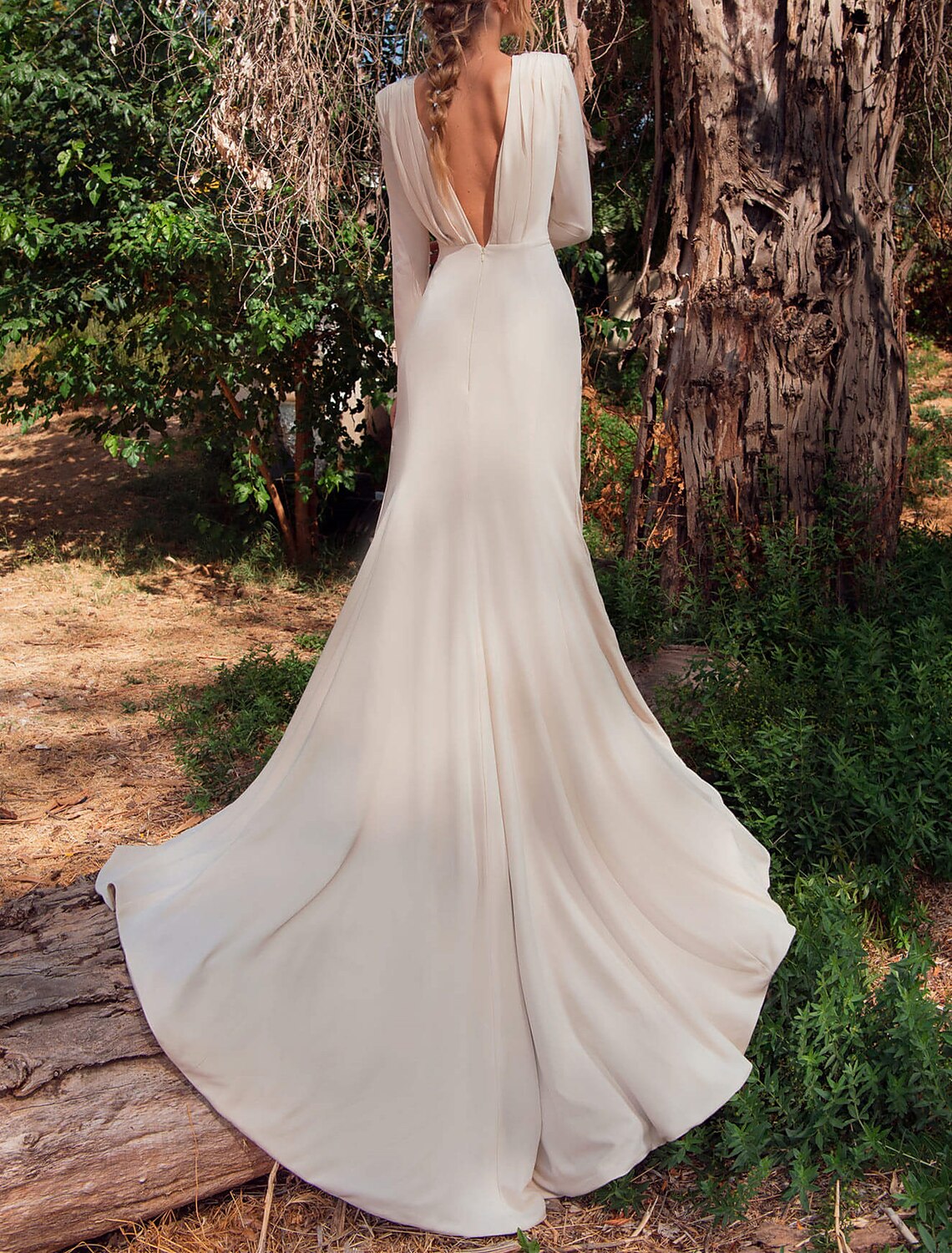 Beach Open Back Casual Wedding Dresses Sheath / Column V Neck Long Sleeve Chapel Train Stretch Fabric Bridal Gowns With Ruched Split Front