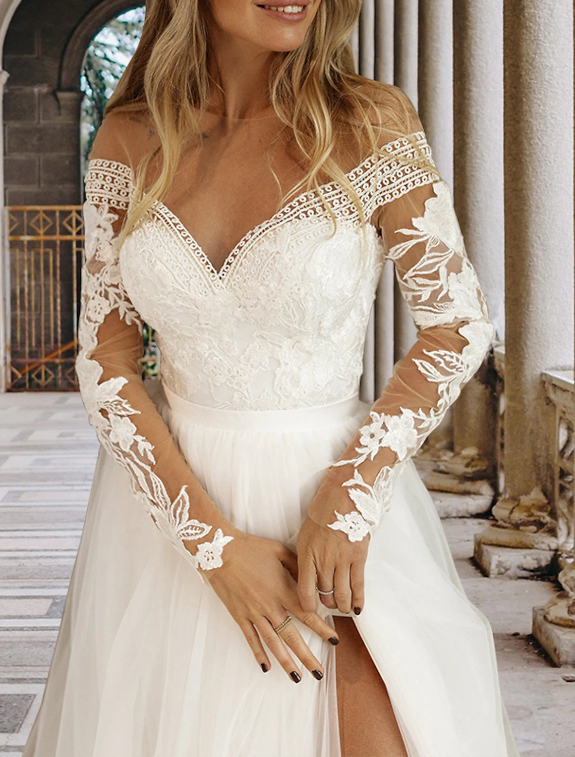 Beach Sexy Wedding Dresses A-Line Off Shoulder Long Sleeve Court Train Lace Bridal Gowns With Appliques Split Front