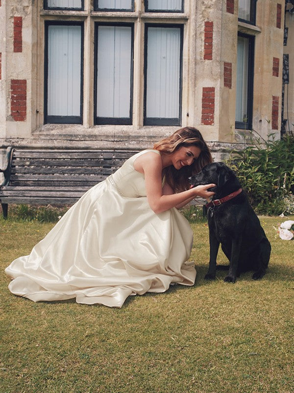 A-Line/Princess Satin Beading V-neck Sleeveless Sweep/Brush Train Dresses