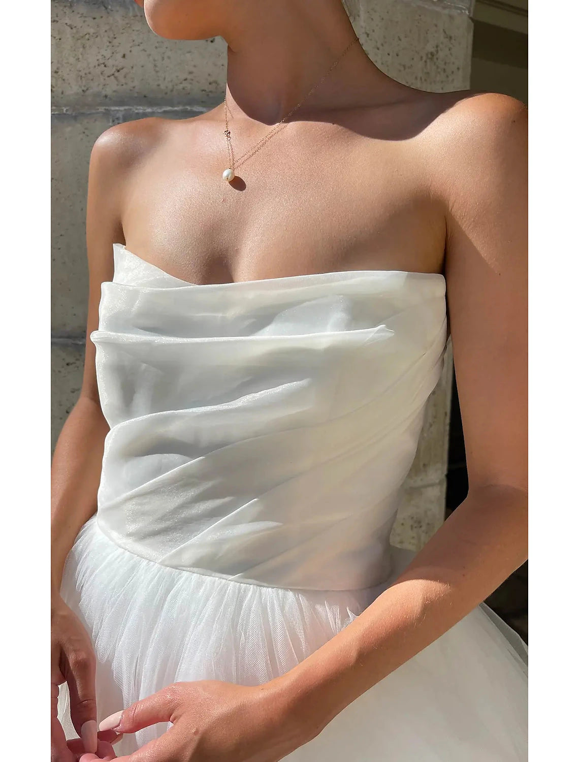 Open Back Formal Wedding Dresses Ball Gown Sweetheart Sleeveless Chapel Train Satin Bridal Gowns With Solid Color