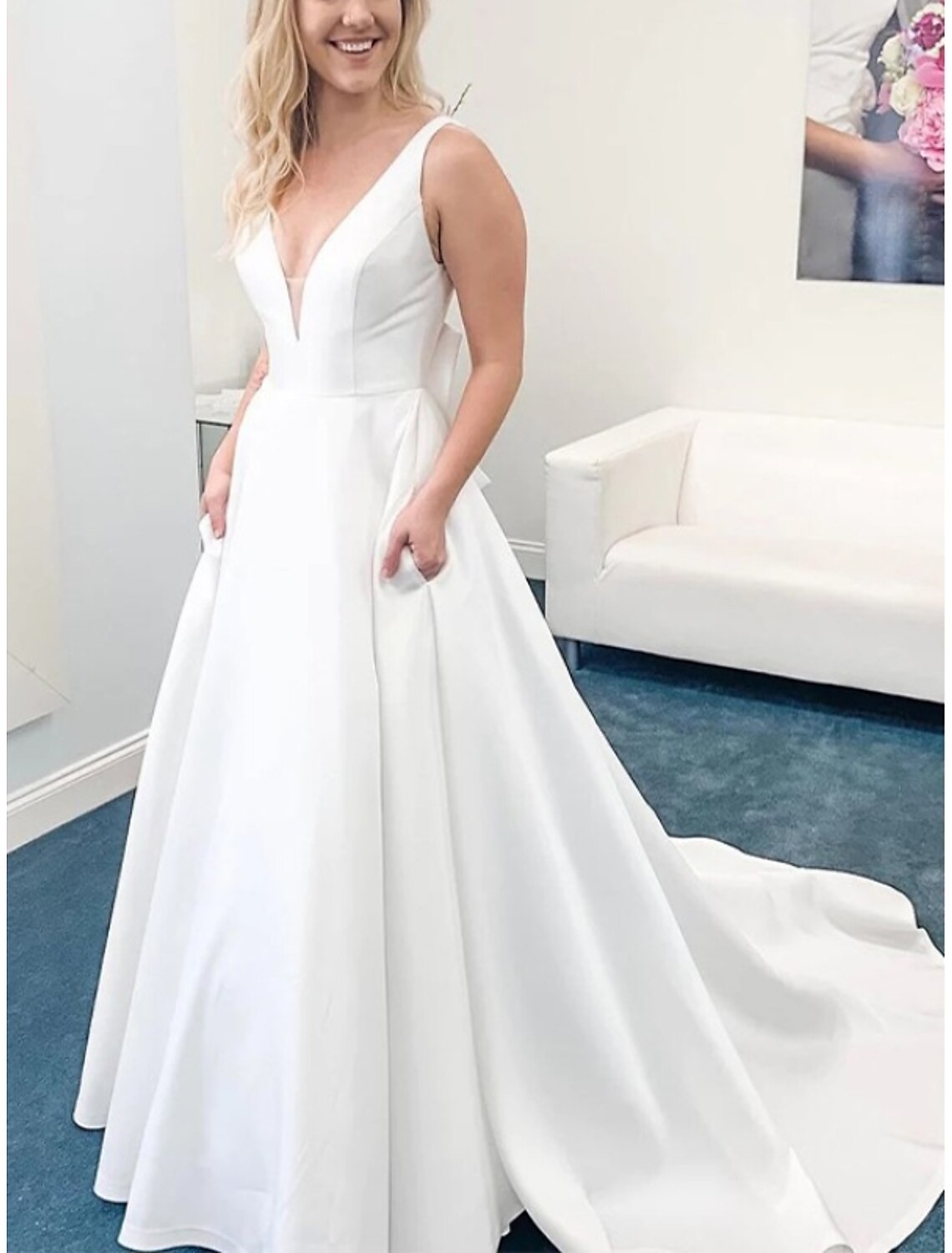 Casual Wedding Dresses Sheath / Column V Neck Sleeveless Court Train Satin Bridal Gowns With Bow(s) Pleats