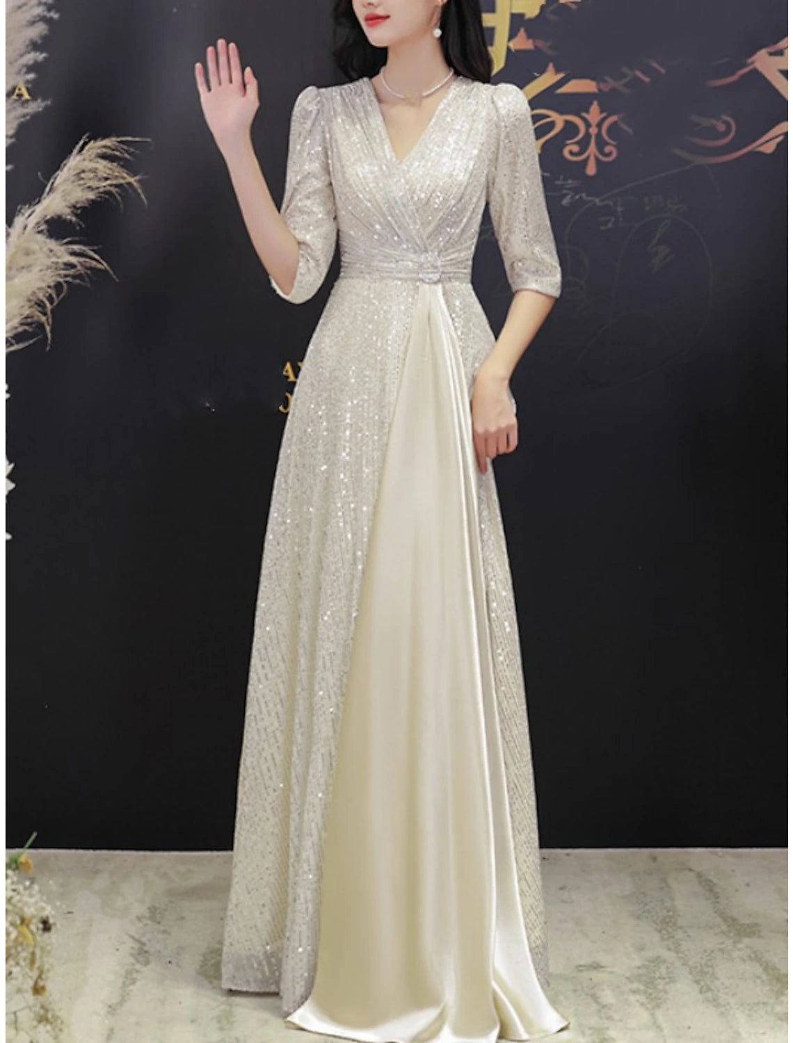 A-Line Mother of the Bride Dress Wedding Guest Elegant Sparkle & Shine Petite V Neck Sweep / Brush Train Sequined Half Sleeve with Pleats Crystal Brooch