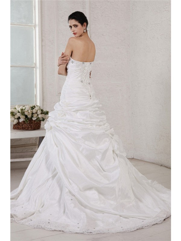 A-Line/Princess Sweetheart Sleeveless Applique Beading Long Taffeta Wedding Dresses