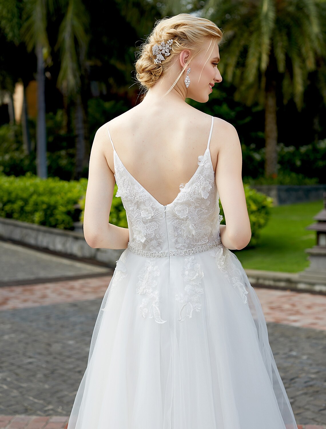 Reception Wedding Dresses A-Line Plunging Neck Sleeveless Floor Length Tulle Over Lace Bridal Gowns With Sashes / Ribbons Beading