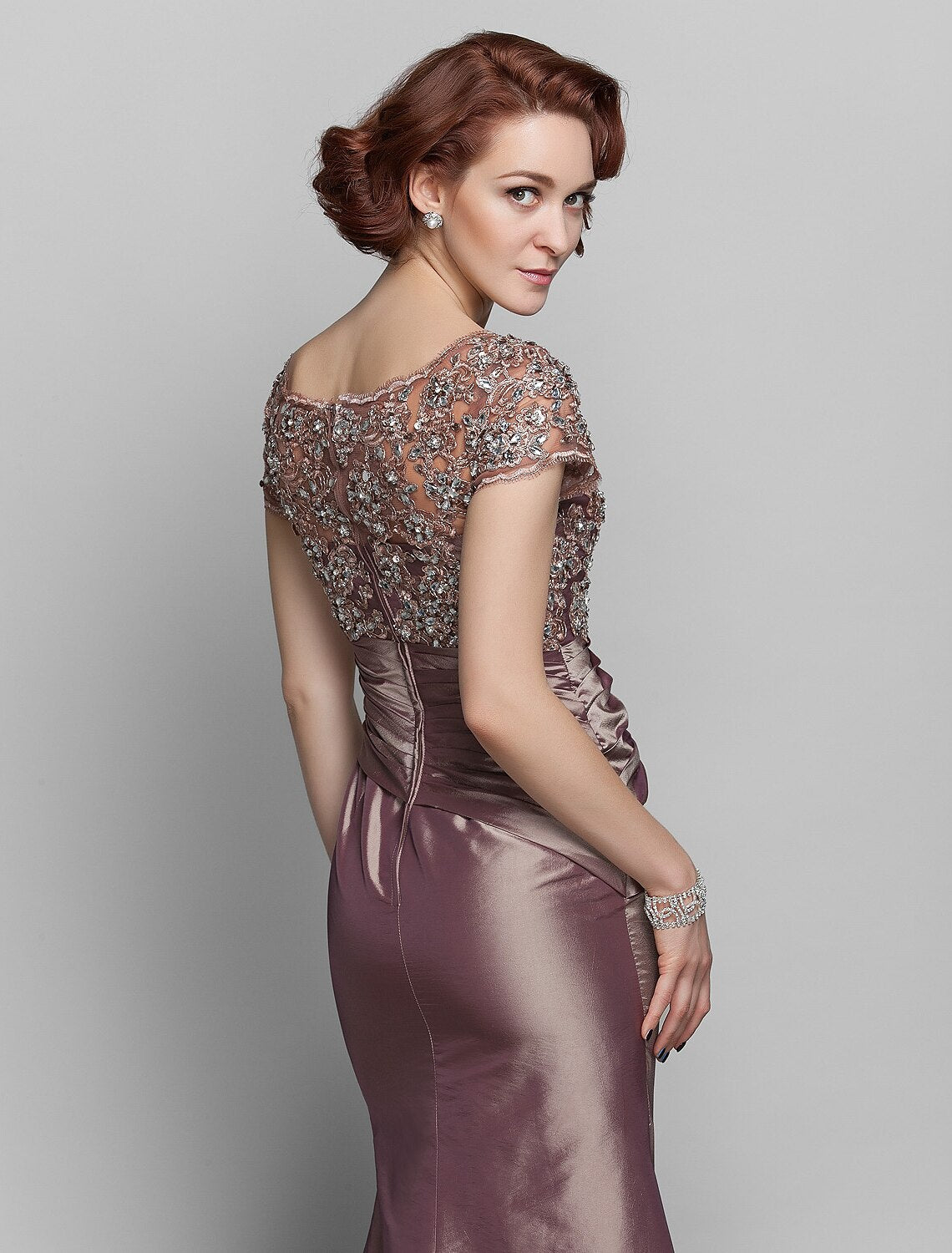 Mermaid / Trumpet Mother of the Bride Dress See Through Scoop Neck Sweep / Brush Train Taffeta Beaded Lace Short Sleeve with Flower
