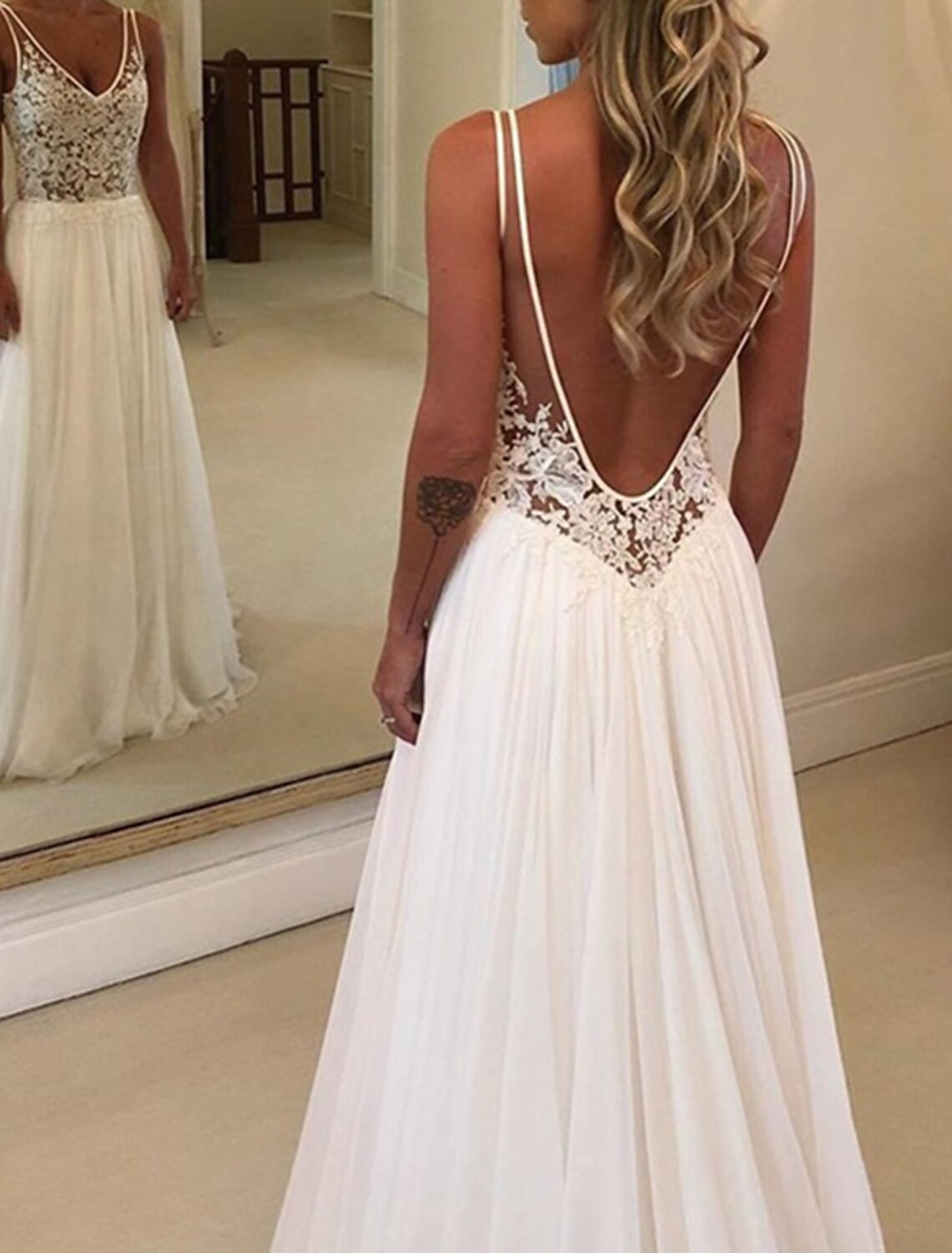 Beach Wedding Dresses A-Line V Neck Sleeveless Sweep / Brush Train Chiffon Bridal Gowns With Appliques