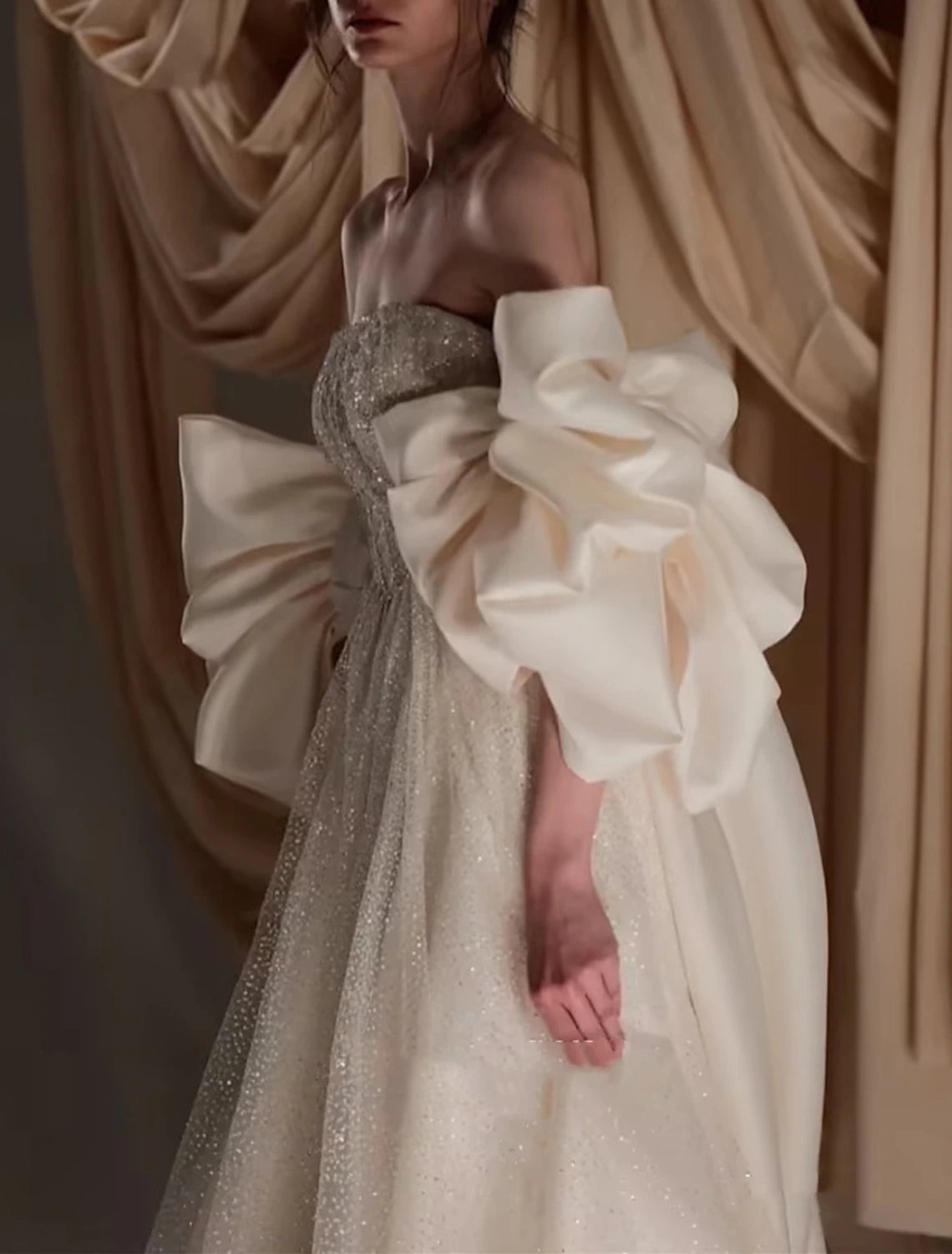 Formal Glitter & Sparkle Wedding Dresses A-Line Square Neck Short Sleeve Court Train Satin Bridal Gowns With Solid Color
