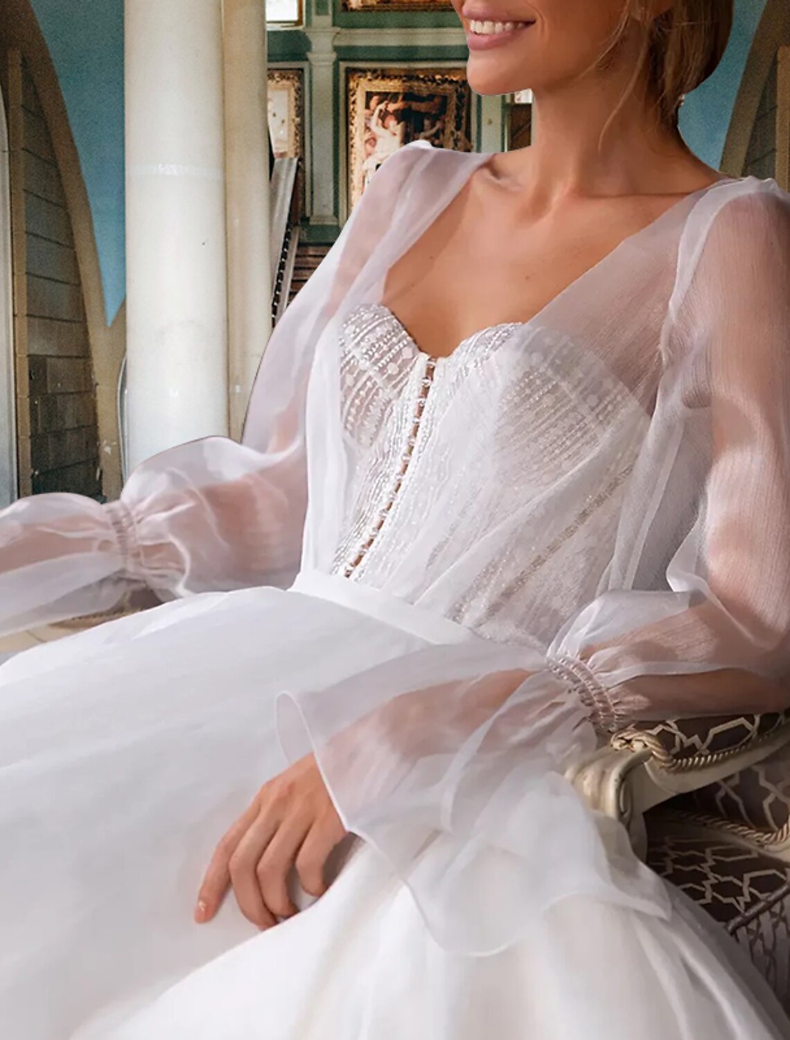 Beach Wedding Dresses A-Line Sweetheart Long Sleeve Court Train Satin Bridal Gowns With Pleats Appliques