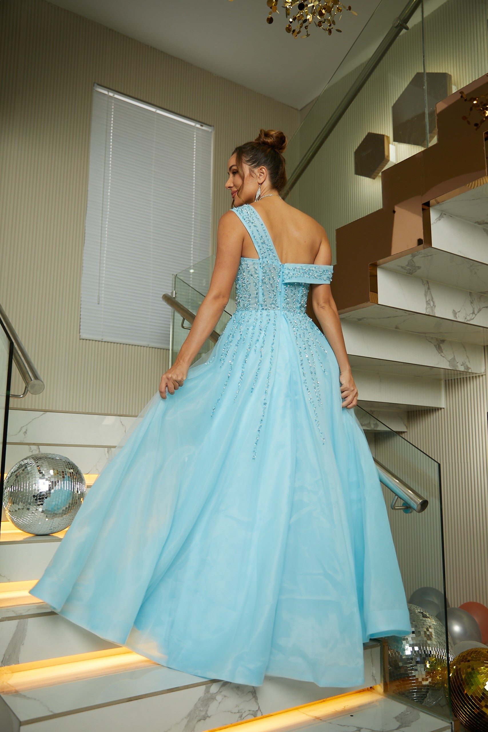 A-Line/Princess Organza Beading Scoop Sleeveless Floor-Length Dresses